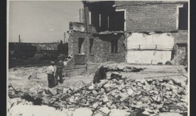 Budynek administracyjny przy parowozowni. 10 sierpnia 1945 r.